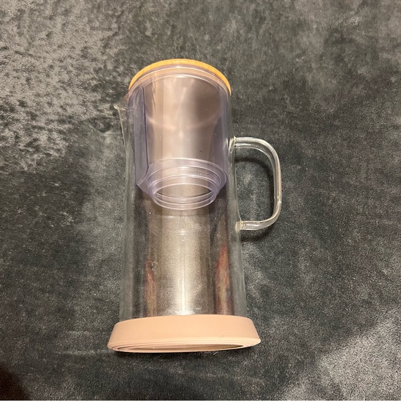 Invigorated Water pH restore glass alkaline water filter pitcher with Bamboo Lid - Picture 5 of 10